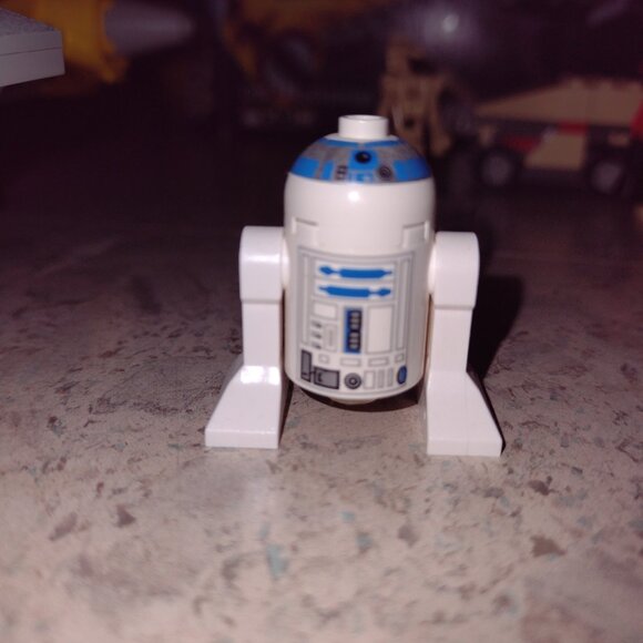 Like New Lego Star Wars Naboo Fighter, R2D2, with original box & instructions - Picture 6 of 13